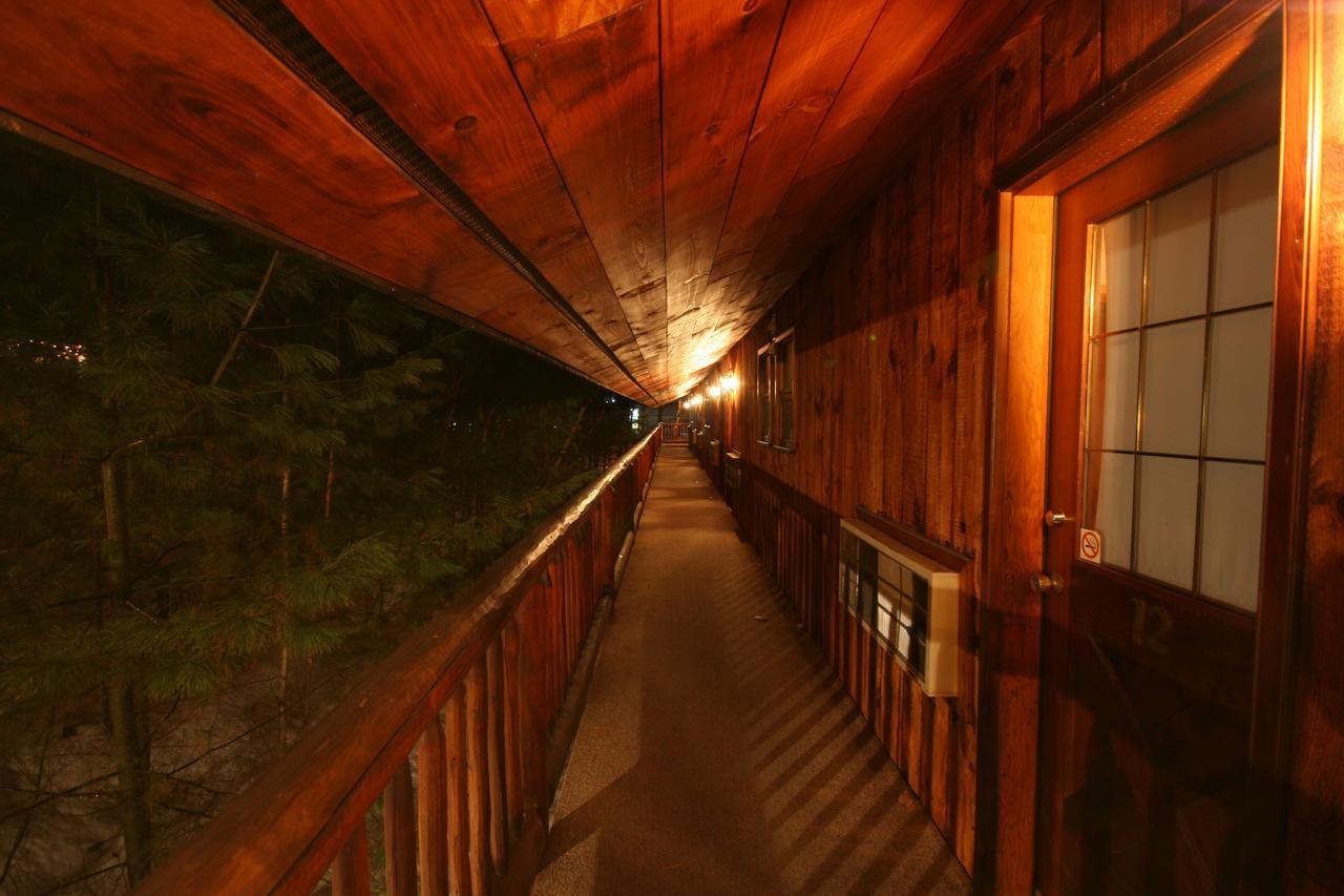 Nootka Lodge Woodsville Bagian luar foto