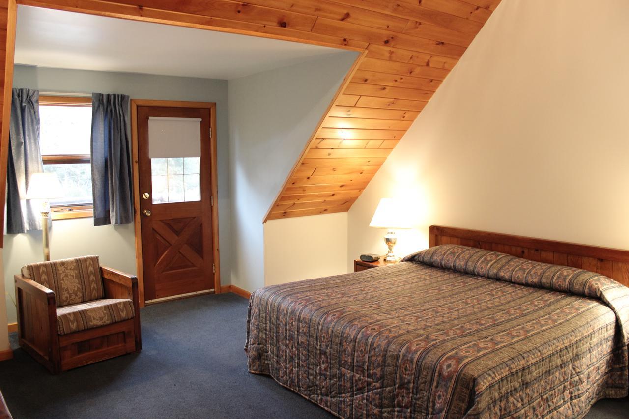 Nootka Lodge Woodsville Bagian luar foto