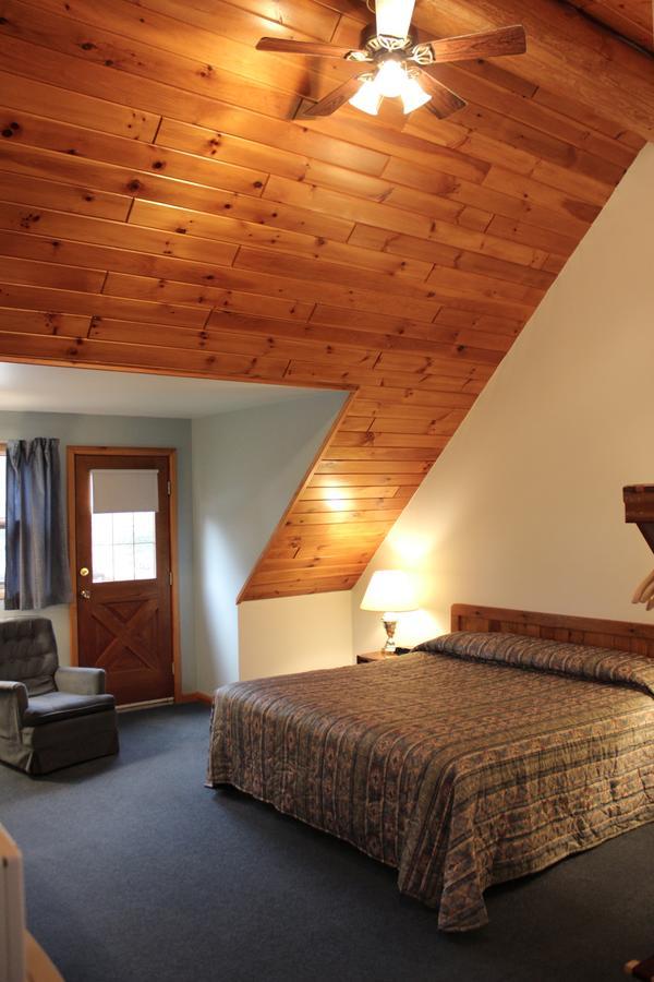 Nootka Lodge Woodsville Bagian luar foto