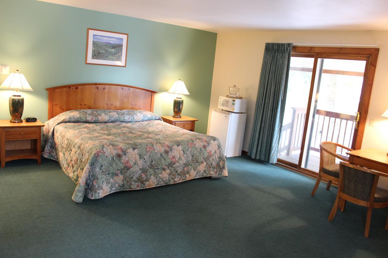 Nootka Lodge Woodsville Bagian luar foto