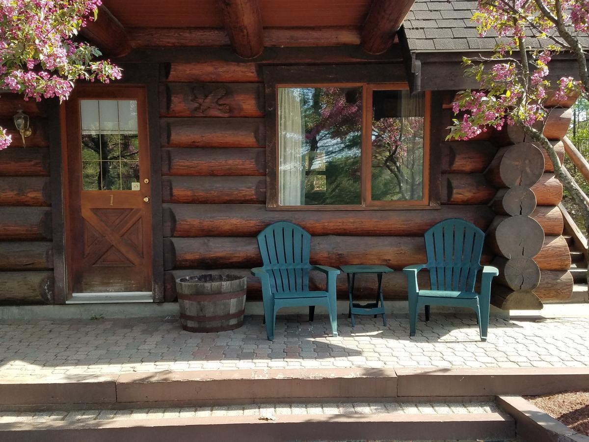 Nootka Lodge Woodsville Bagian luar foto