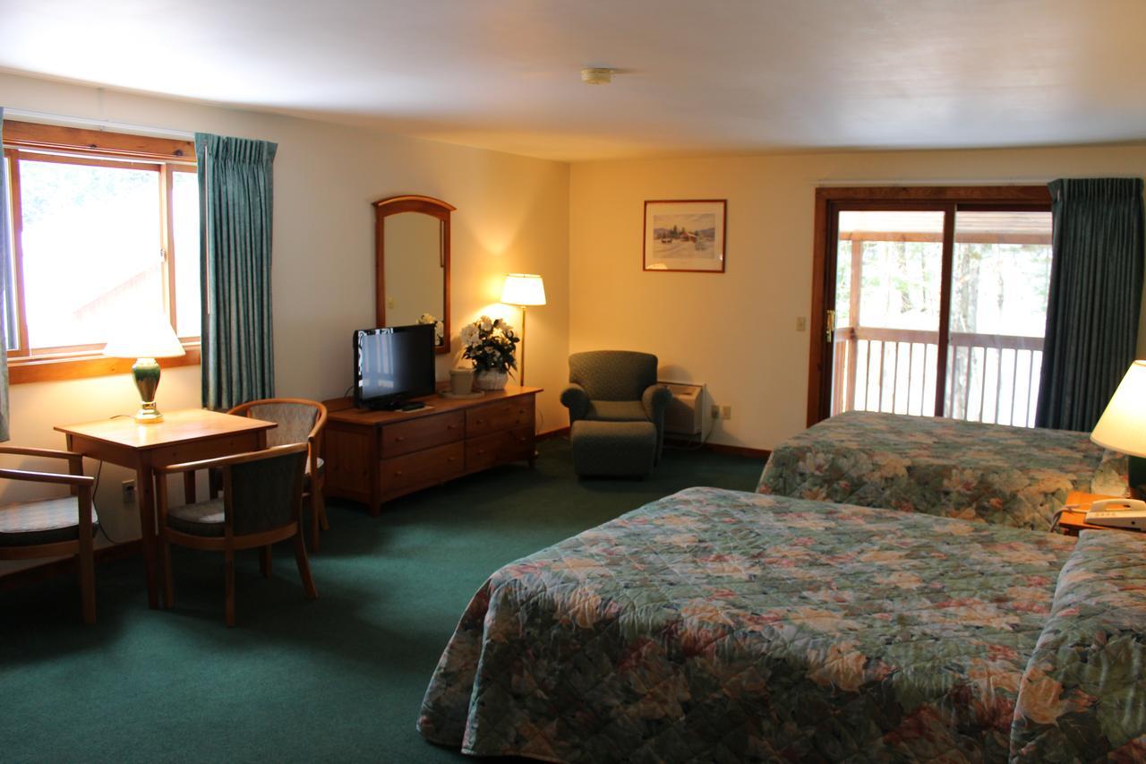 Nootka Lodge Woodsville Bagian luar foto