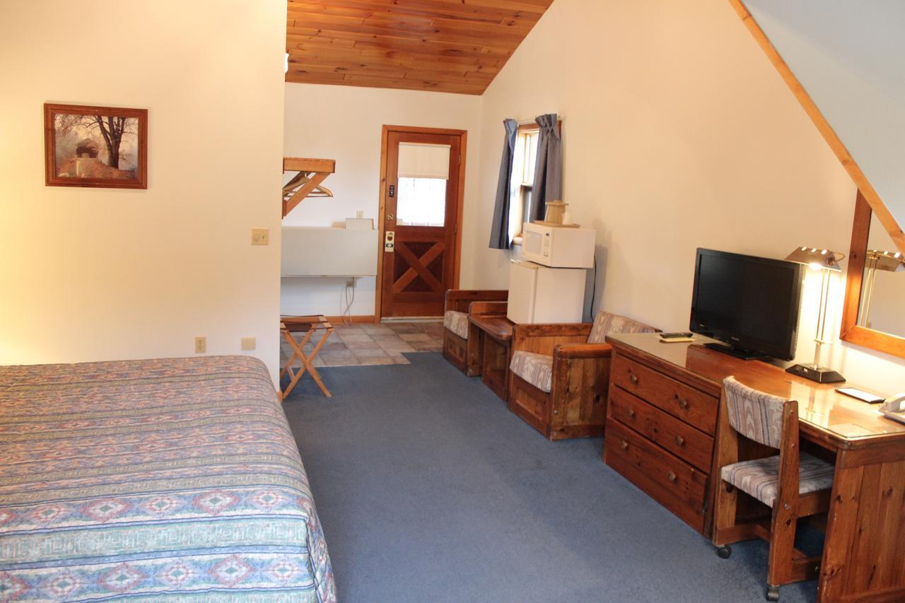 Nootka Lodge Woodsville Bagian luar foto