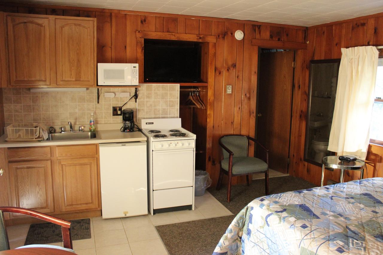Nootka Lodge Woodsville Bagian luar foto